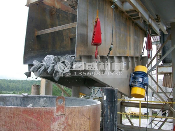 電機(jī)振動給料機(jī)溢料 電機(jī)振動給料機(jī)溢料